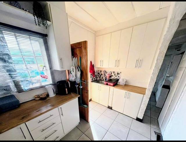 3 BEDROOM HOUSE FOR SALE IN KLEINKRANTZ